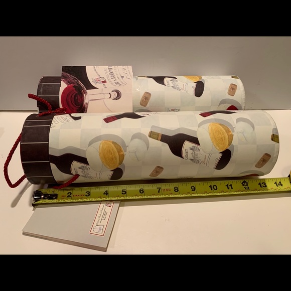 NWT SET OF 2 WINE BOTTLE GIFT CONTAINERS. - Picture 9 of 9